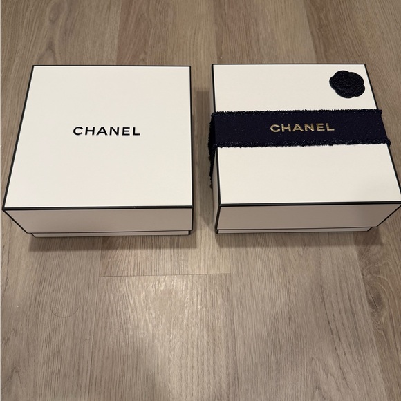Chanel Gift boxes - Picture 2 of 2